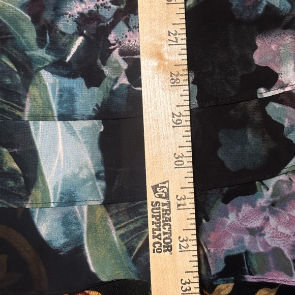 Investments Dark Floral Blouse - Picture 4 of 5